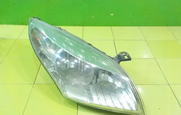 Renault Megane III Headlight/headlamp 25382539