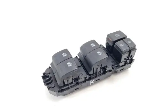 Toyota Prius (XW50) Electric window control switch 8404047070 515676A