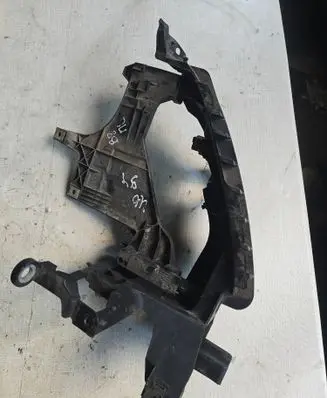 Audi A4 S4 B8 8K Headlight/headlamp mounting bracket 8K0805607B