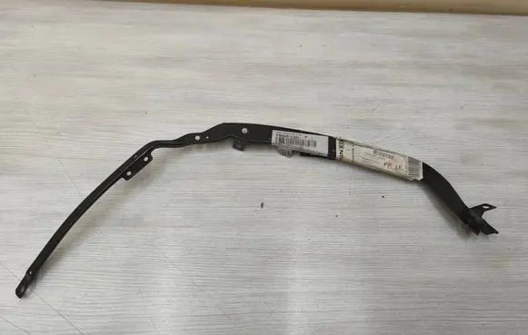 Front bumper mounting bracket