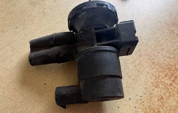 Chrysler Neon I Vacuum valve 04669475AB