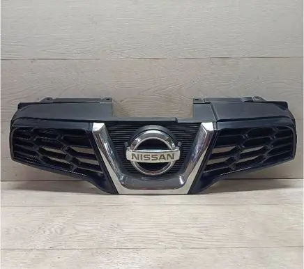 Nissan Qashqai Front bumper upper radiator grill 62310BR00A