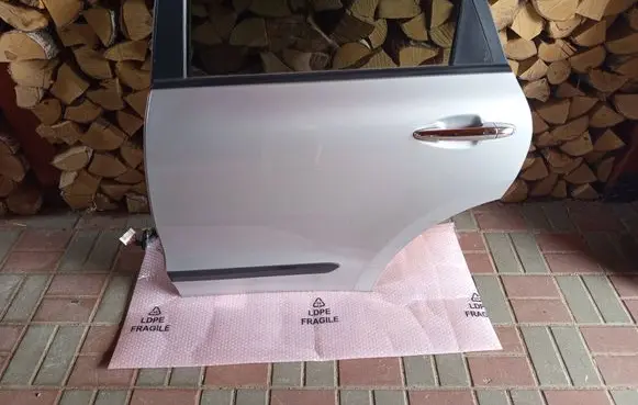 KIA Niro Rear door