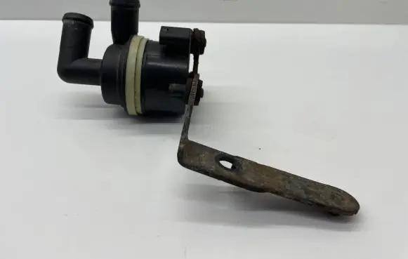 Volkswagen Golf VI Electric auxiliary coolant/water pump 5N0965561A