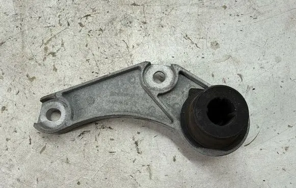 Chevrolet Camaro Muffler mount bracket/holder 23200937