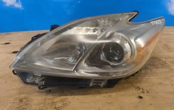 Toyota Prius (XW30) Headlight/headlamp 8117047211