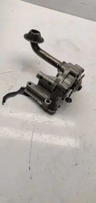 Volkswagen PASSAT B6 Oil pump 03G115105