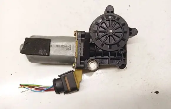 Volvo S60 Front door window regulator motor 101353XXX
