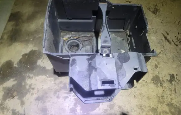 Battery box tray