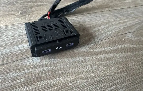 Renault Austral USB socket connector 284H38566R