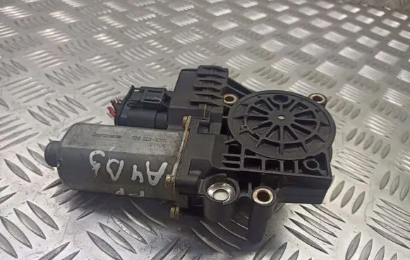 Audi A4 S4 B5 8D Vent window/glass motor 0130821788