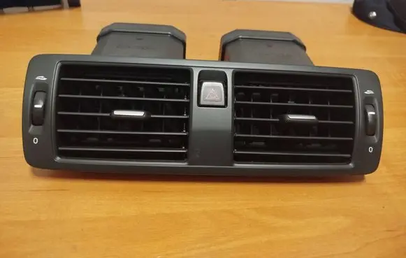 Volvo C30 Dash center air vent grill 39863758 30739296