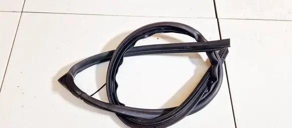 Volvo S40, V40 Rubber seal front coupe door 