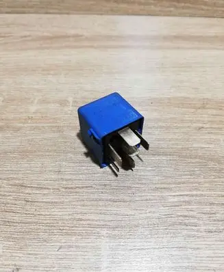 BMW 3 E36 Other relay 8350566