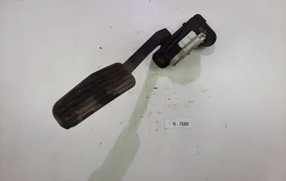 Volvo XC70 Accelerator throttle pedal 30683516