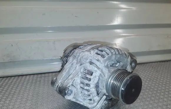 Opel Zafira B Generator/alternator 0124325172 13229990