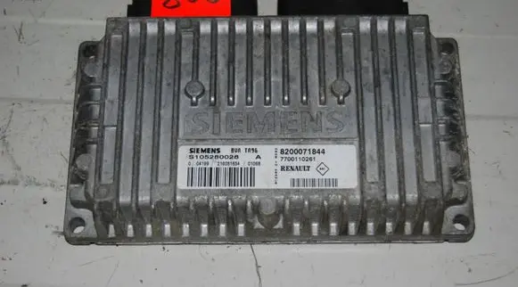 Renault Megane I Engine control unit/module S105280028 8200071844