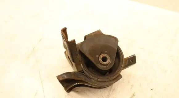 Hyundai Sonata Engine mount bracket 8343K000