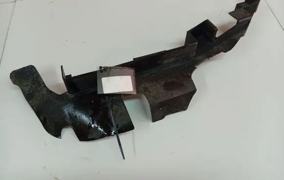 Audi A6 S6 C5 4B Air intake duct part 4B0121284Q
