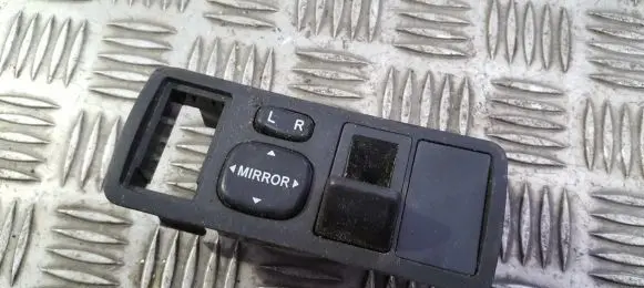 Toyota Avensis T250 Wing mirror switch 183574