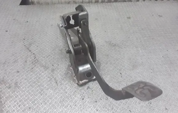 Subaru Justy Brake pedal