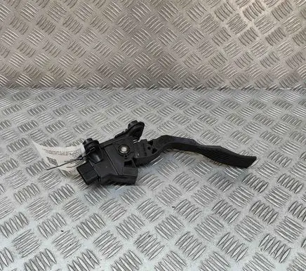 Mitsubishi Outlander Accelerator throttle pedal 1600A115