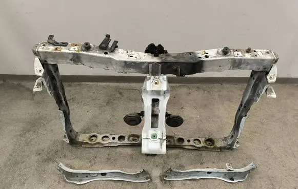 Toyota Avensis T270 Radiator support slam panel bracket 