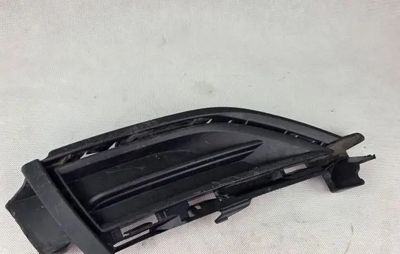 Volkswagen Golf VII Front bumper lower grill 5G0853211G