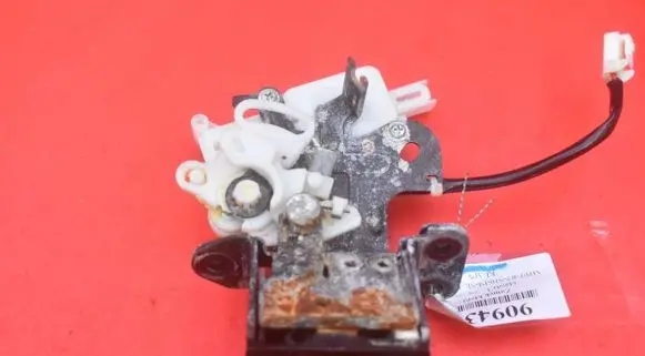 Mazda 3 I Tailgate/trunk/boot lock/catch/latch
