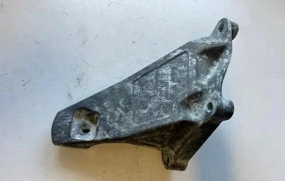BMW 7 E65 E66 Engine mounting bracket 6754615
