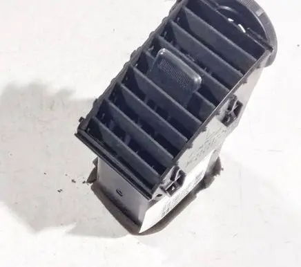 Toyota Prius (XW20) Dash center air vent grill 5506247010 55062-47010