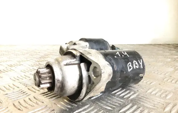 Volkswagen Polo Starter motor 0001120400