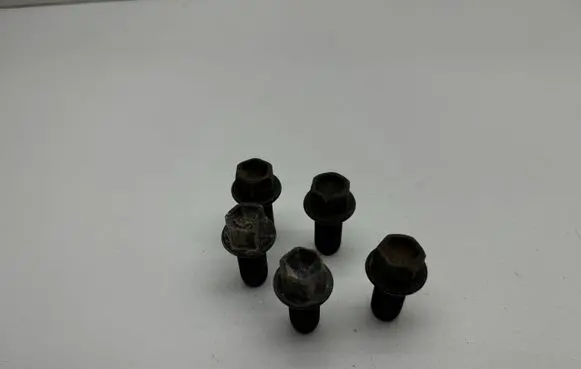 Mercedes-Benz C W205 Nuts/bolts 