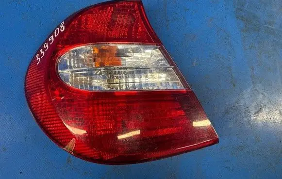Toyota Camry Boot/trunk interior light 81561AA050