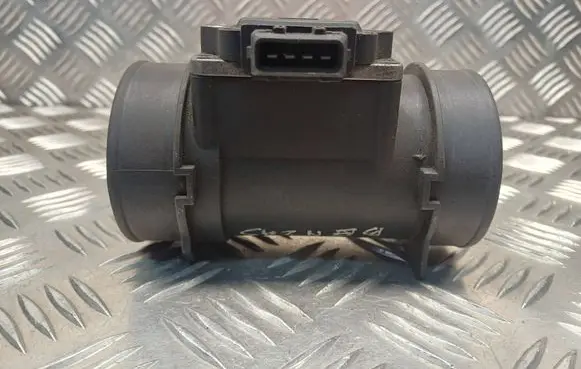 Opel Omega B2 Mass air flow meter 90411957