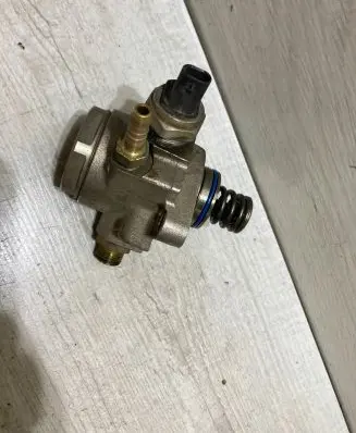 Audi A3 S3 8V Fuel injection high pressure pump 04e127026bb