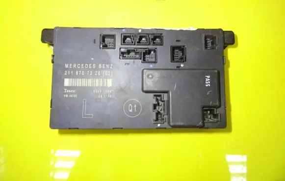 Mercedes-Benz E W211 Door control unit/module 2118707326