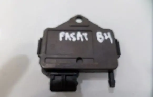 Volkswagen PASSAT B4 Air pressure sensor 0261230008
