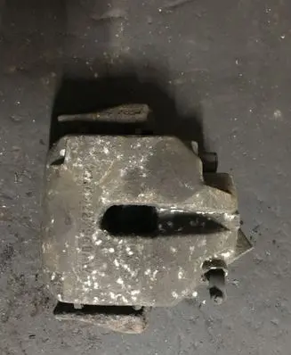 BMW 5 E39 Front brake caliper 6022296