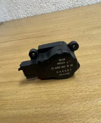 Mercedes-Benz CLK A209 C209 Intake manifold valve actuator/motor A2038201642 D9996