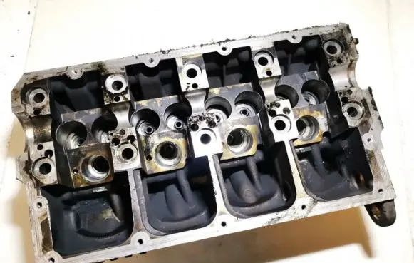 Volkswagen PASSAT B5.5 Engine head 038103373r