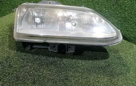 Renault Espace III Headlight/headlamp 89002587