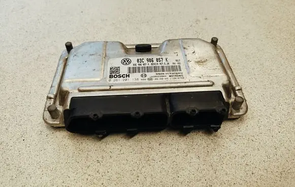 Skoda Fabia Mk2 (5J) Engine control unit/module 03C906057K 03C906057M 0261201138