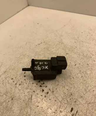 Volvo XC90 Vacuum valve 72224010 05T311 30611668