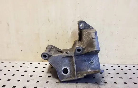 Volvo XC70 Engine mounting bracket 6G926P096FC