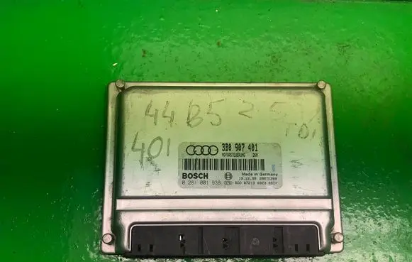 Volkswagen PASSAT B5.5 Engine control unit/module ECU 3B0907401 0281001938