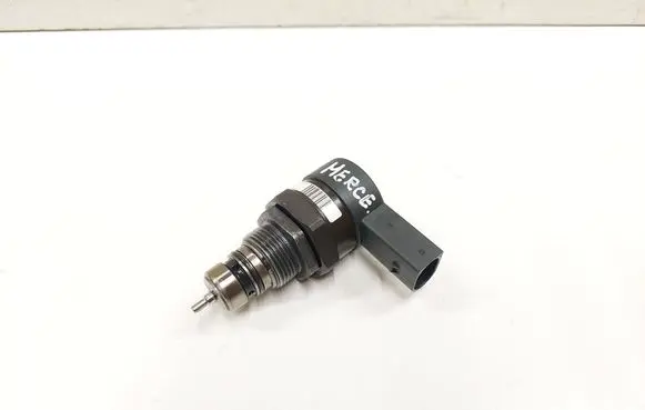 Mercedes-Benz E W211 Fuel pressure regulator A6110780449 10267292 0281002494