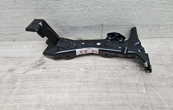 Audi A3 S3 8V Fender mounting bracket 8V0821136