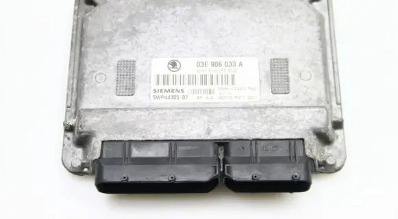 Skoda Fabia Mk1 (6Y) Engine control unit/module 03E906033A