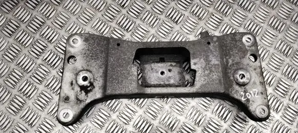 BMW 5 F10 F11 Gearbox mounting bracket 6777613 241681